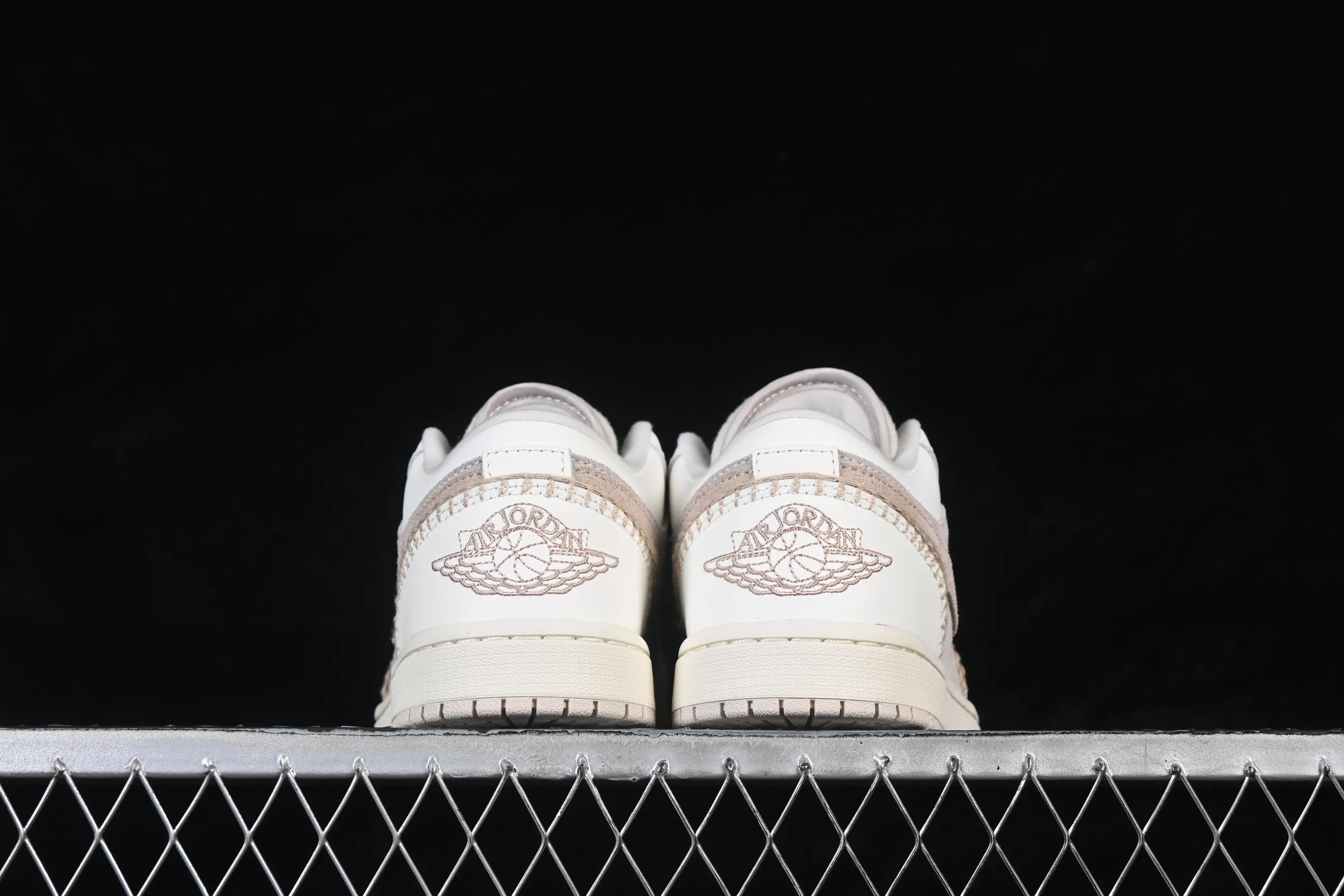 All categories Air Jordan Jordan series basketball shoes Air Jordan 1 Low G version pure original Air Jordan 1 Low AJ1 Joe 1 meter white brown low-top casual sneakers HV4268-120
